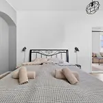 Old Town With 2 Bedrooms Next To Town Hall Apartment *