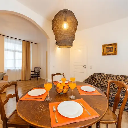 Old Town With 2 Bedrooms Next To Town Hall Lägenhet *