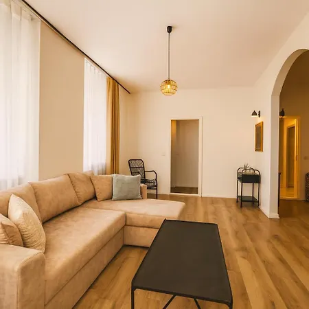 Lägenhet Old Town With 2 Bedrooms Next To Town Hall