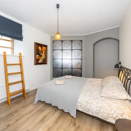 Old Town With 2 Bedrooms Next To Town Hall * Tallinn