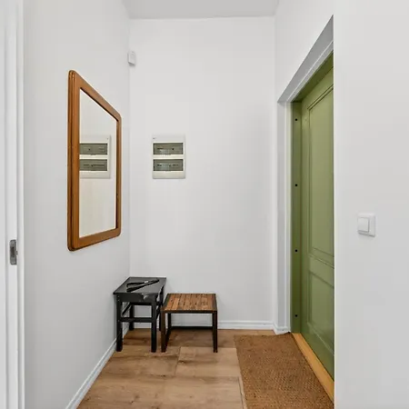 Old Town With 2 Bedrooms Next To Town Hall *