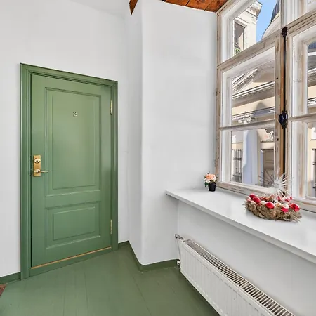 Old Town With 2 Bedrooms Next To Town Hall Таллінн