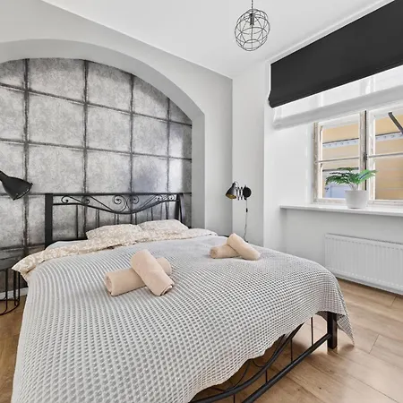 Апартаменти Old Town With 2 Bedrooms Next To Town Hall Таллінн