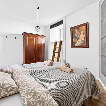 Old Town With 2 Bedrooms Next To Town Hall Apartman