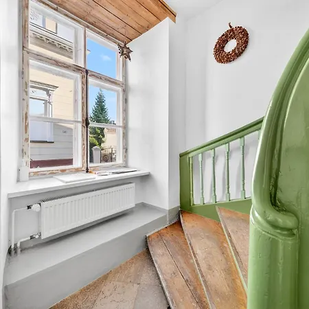 Old Town With 2 Bedrooms Next To Town Hall Апартаменти *