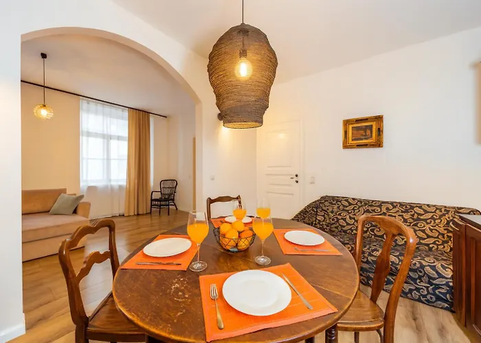 Old Town With 2 Bedrooms Next To Town Hall Lägenhet *