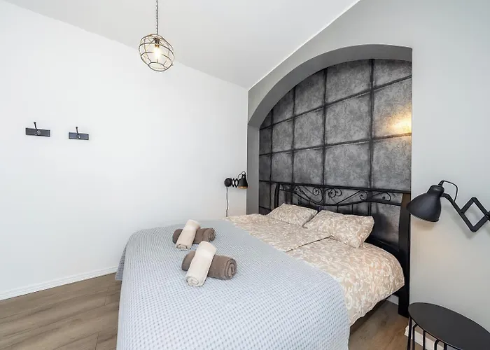 Old Town With 2 Bedrooms Next To Town Hall Lägenhet *