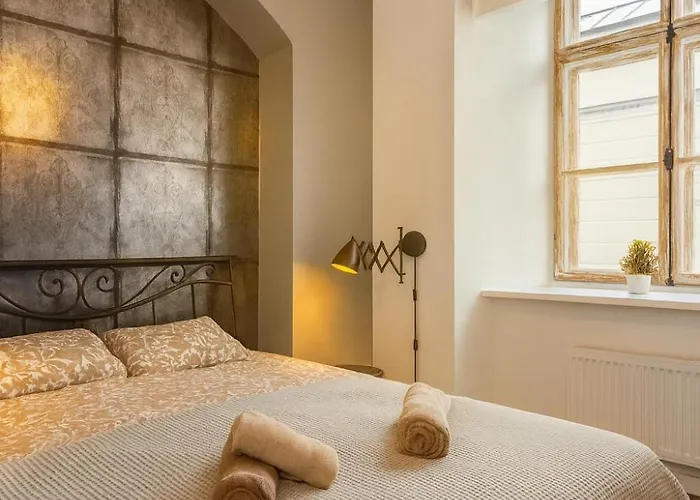 Old Town With 2 Bedrooms Next To Town Hall Lägenhet *