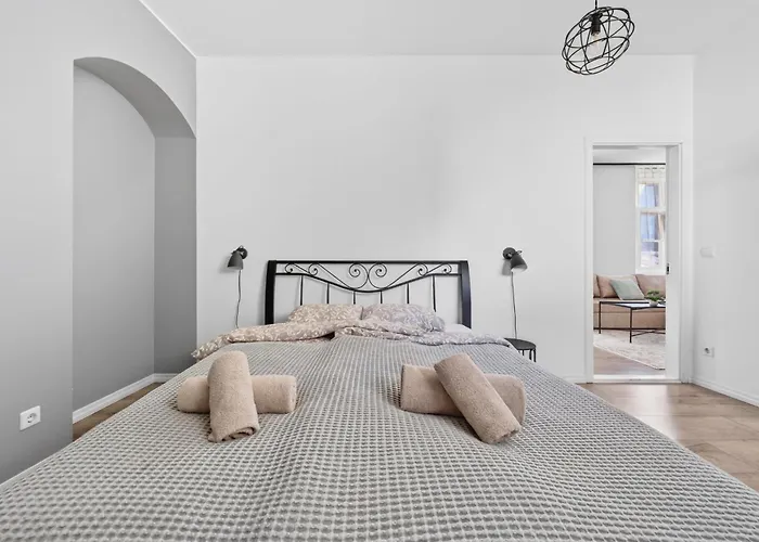 Old Town With 2 Bedrooms Next To Town Hall Апартаменти *