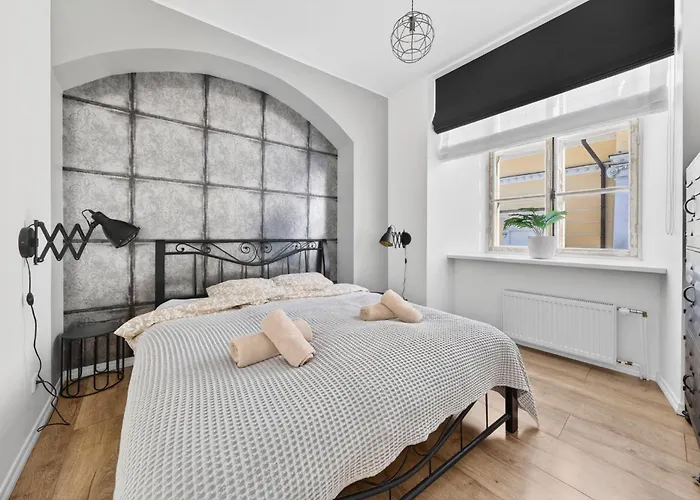 Апартаменти Old Town With 2 Bedrooms Next To Town Hall Таллінн