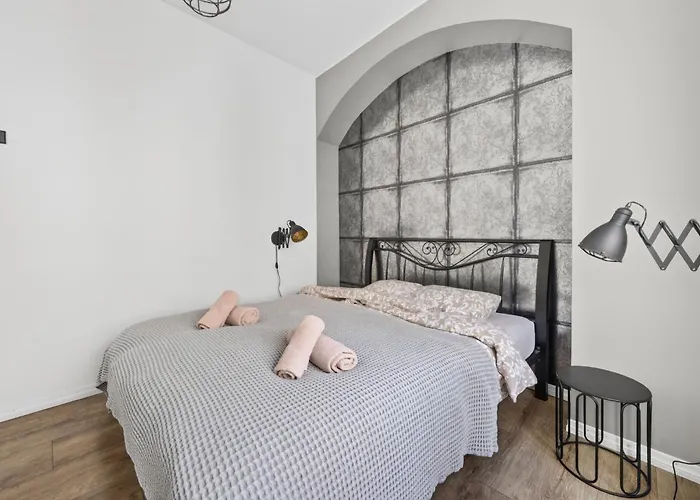 Old Town With 2 Bedrooms Next To Town Hall