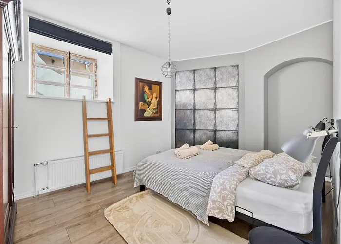 Апартаменти Old Town With 2 Bedrooms Next To Town Hall Таллінн