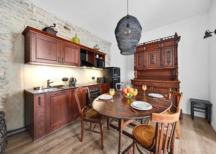 Old Town With 2 Bedrooms Next To Town Hall