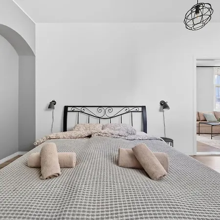 Old Town With 2 Bedrooms Next To Town Hall Διαμέρισμα *