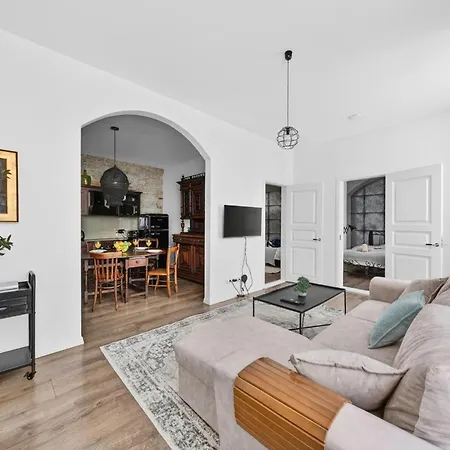 Apartman Old Town With 2 Bedrooms Next To Town Hall