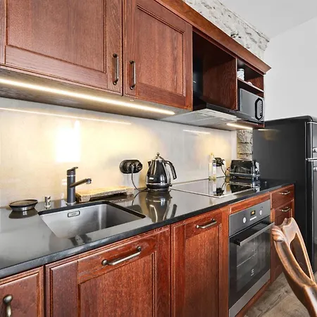 Old Town With 2 Bedrooms Next To Town Hall