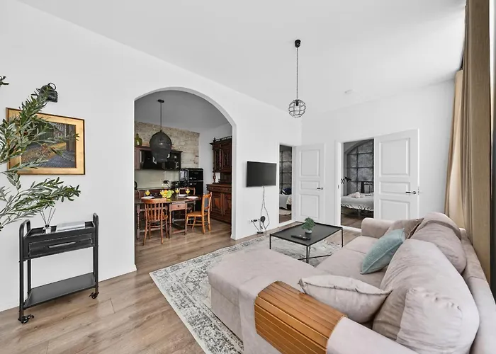 Apartman Old Town With 2 Bedrooms Next To Town Hall