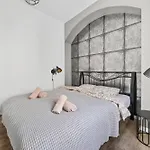 Old Town With 2 Bedrooms Next To Town Hall